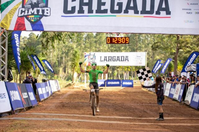 Karen Olimpio faz a dobradinha e Alex Malacarne conquista 2ª vitória na carreira na super elite em Carandaí