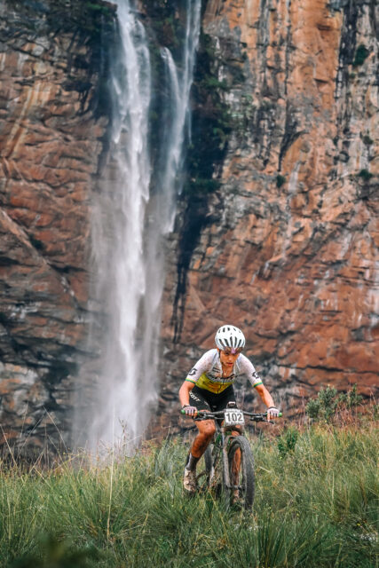 Gustavo Xavier e Gabriela Ferolla são os campeões da Maratona em Conceição do Mato Dentro (MG)
